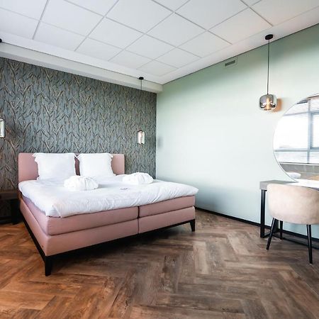 Onderwijshotel De Rooi Pannen Eindhoven Luaran gambar