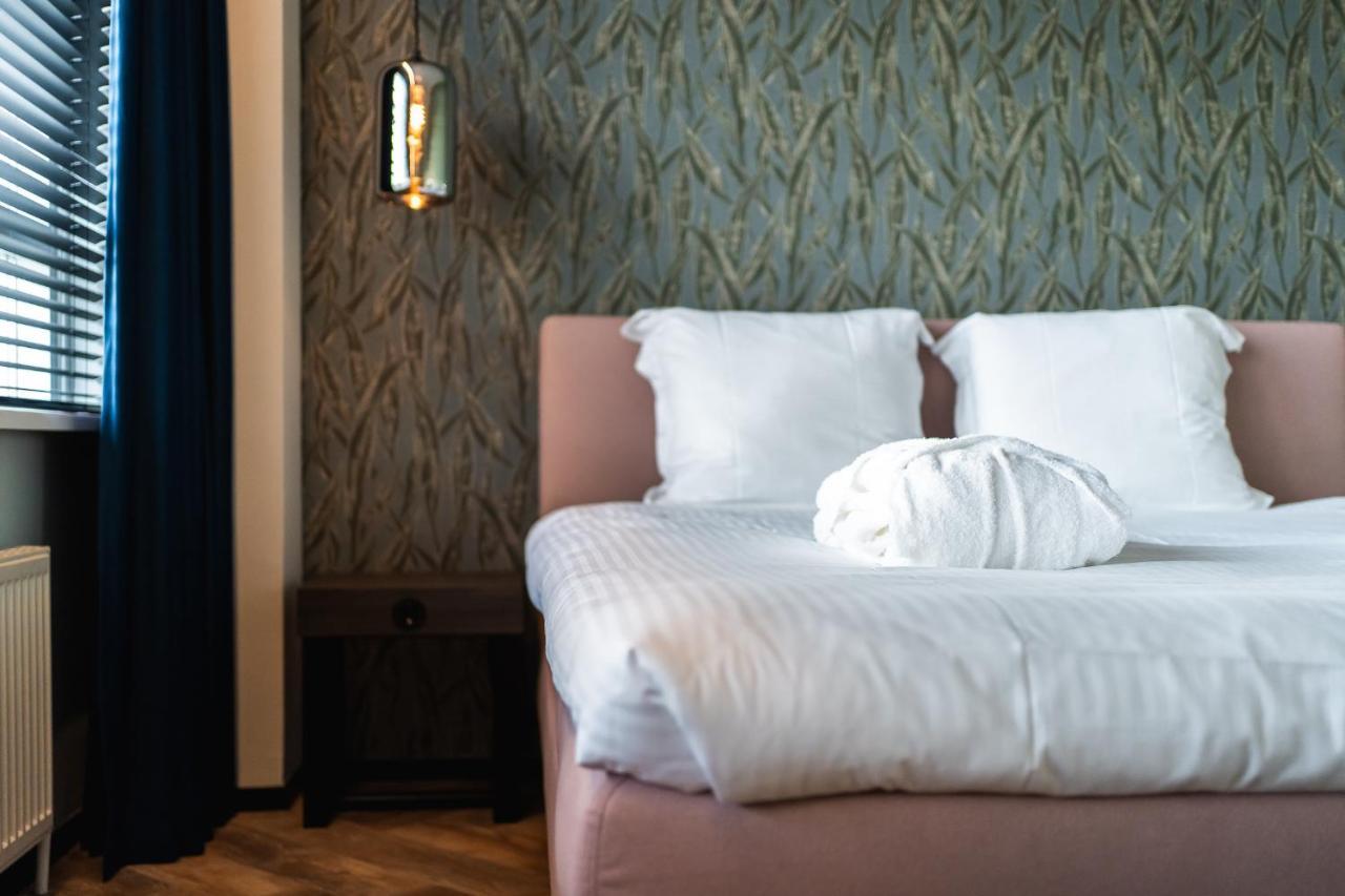 Onderwijshotel De Rooi Pannen Eindhoven Luaran gambar
