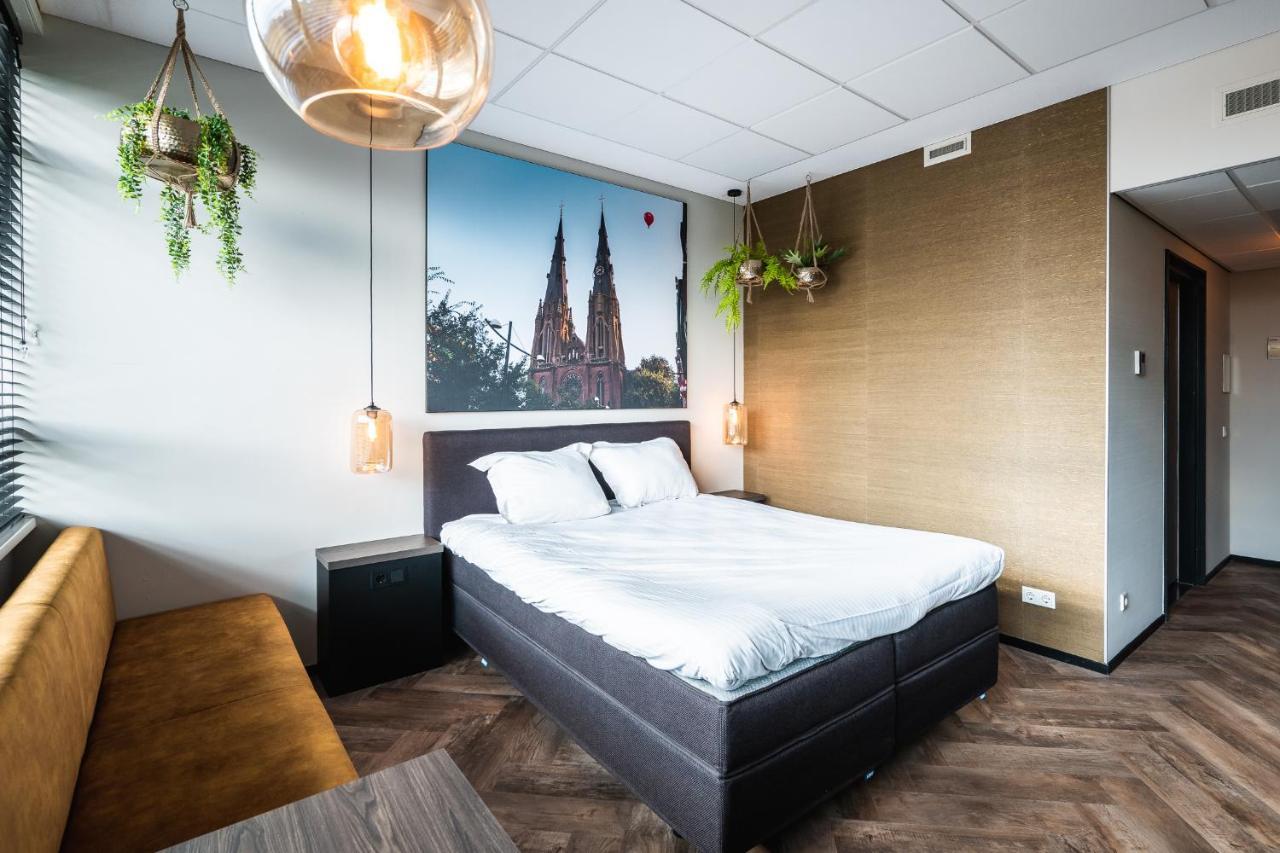 Onderwijshotel De Rooi Pannen Eindhoven Luaran gambar