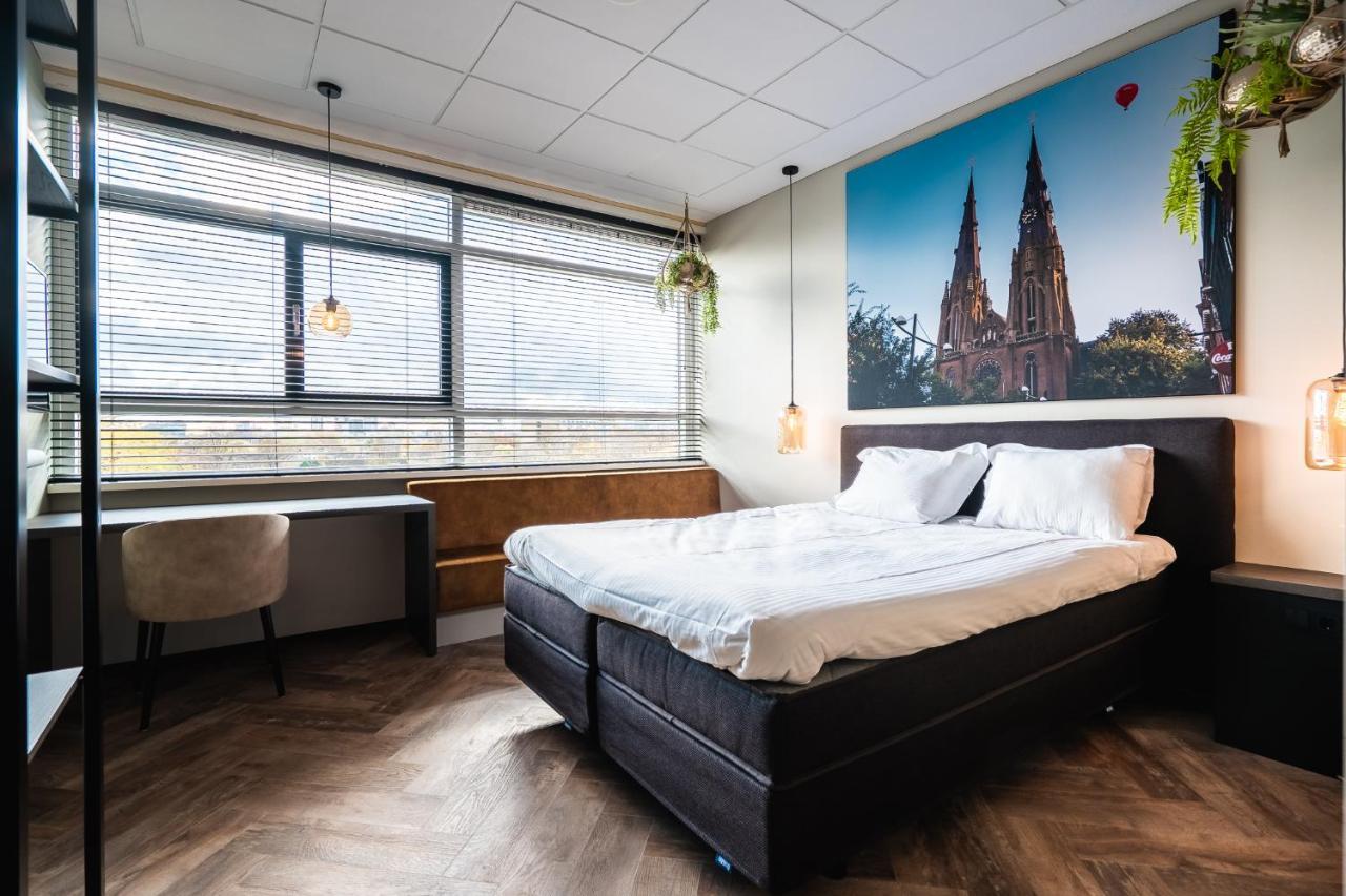 Onderwijshotel De Rooi Pannen Eindhoven Luaran gambar